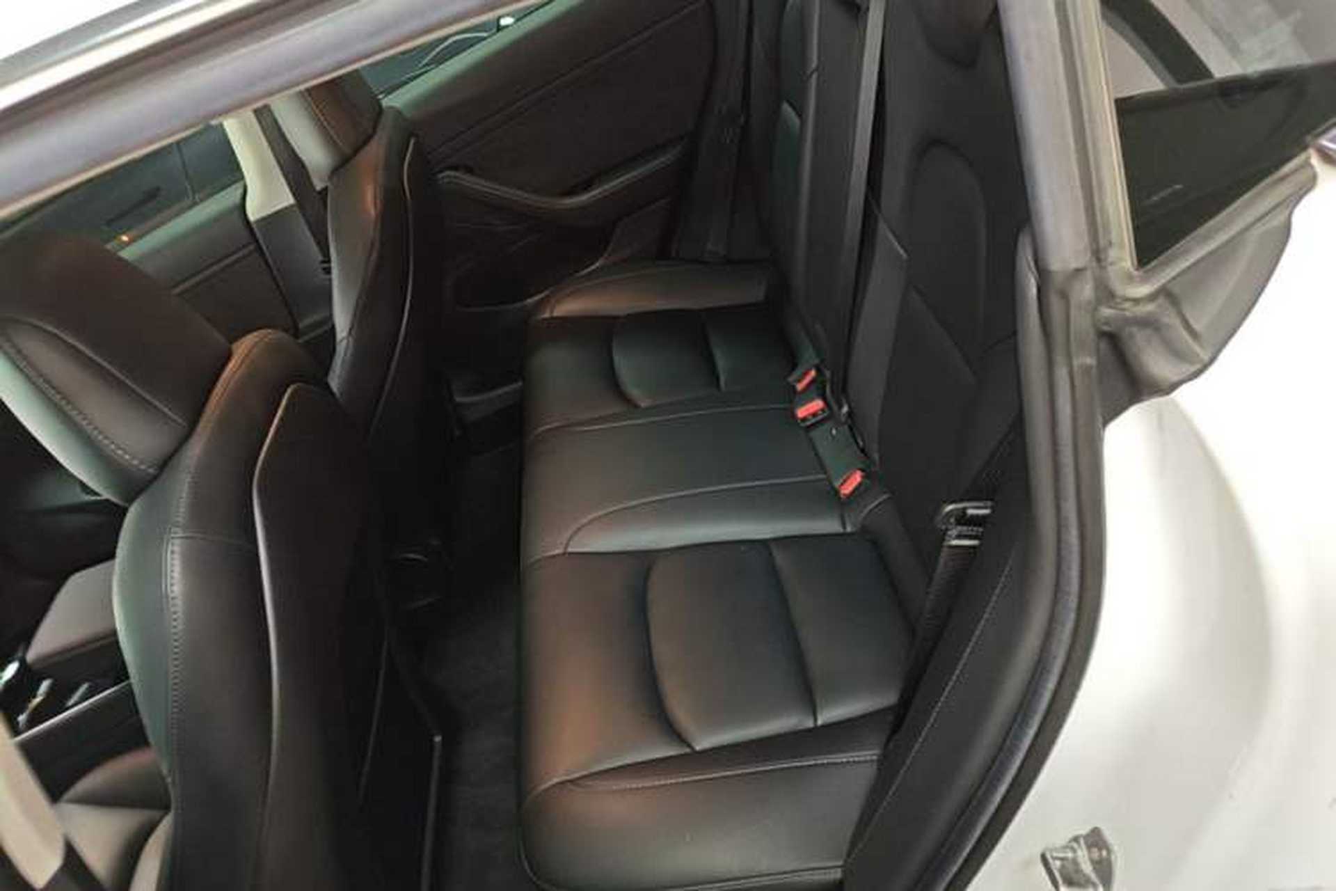Used Tesla Model 3 2019 Standard Range Rear-Wheel Drive Upgraded Version (52 kWh) Left Rear Seat