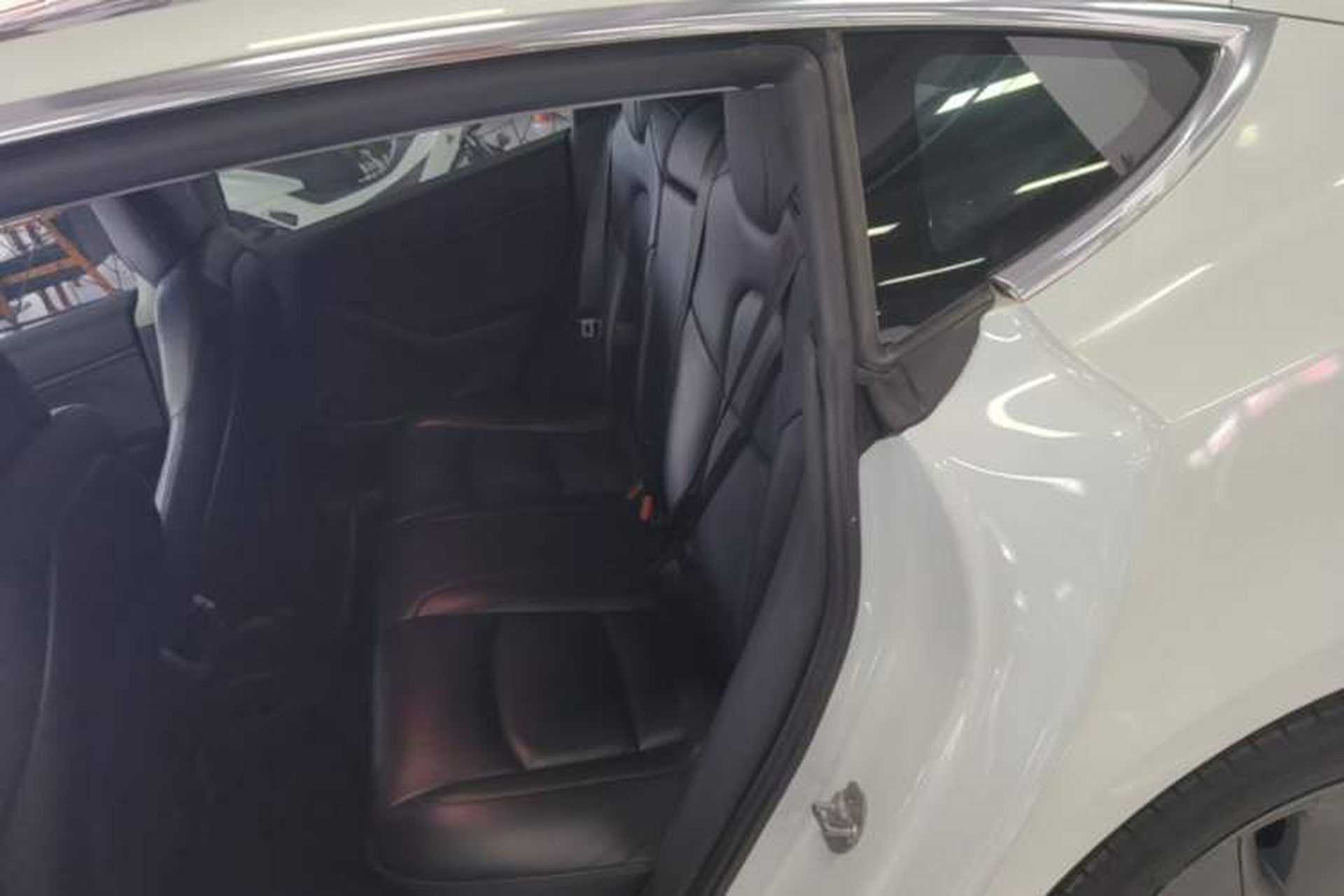 Used Tesla Model 3 2019 Long-Range Rear-Wheel-Drive Version Left Rear Seat