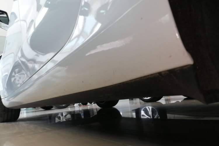 Used Tesla Model 3 2019 Standard Range Rear-Wheel Drive Upgraded Version (60 kWh) Left Side Sill