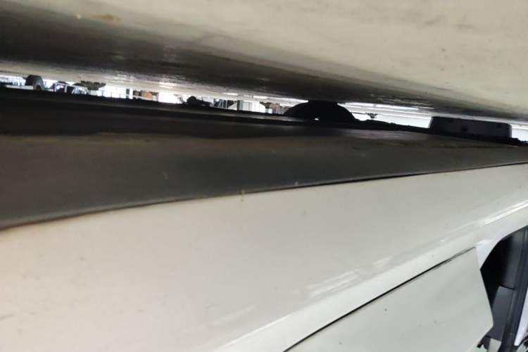 Used Tesla Model 3 2019 Long-Range All-Wheel-Drive Version Left Side Sill