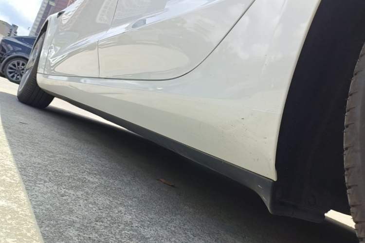 Used Tesla Model 3 2019 Standard Range Rear-Wheel Drive Upgraded Version (60 kWh) Left Side Sill