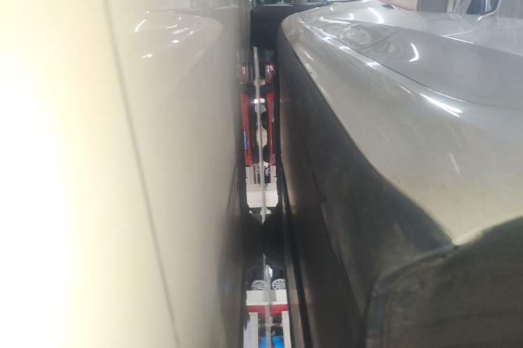 Used Tesla Model 3 2019 Long-Range All-Wheel-Drive Version Left Side Sill