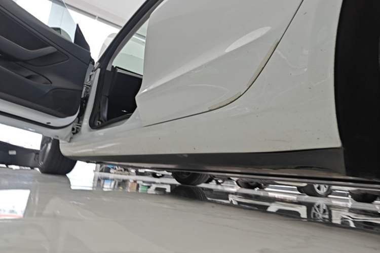 Used Tesla Model 3 2019 Long-Range Rear-Wheel-Drive Version Left Side Sill