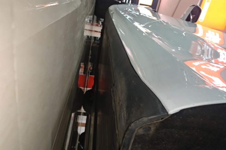 Used Tesla Model 3 2019 Long-Range Rear-Wheel-Drive Version Left Side Sill
