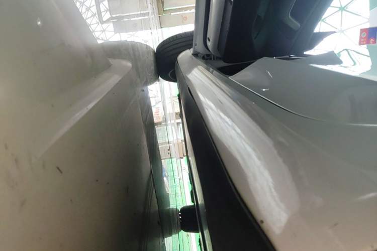 Used Tesla Model 3 2019 Long-Range All-Wheel-Drive Version Left Side Sill