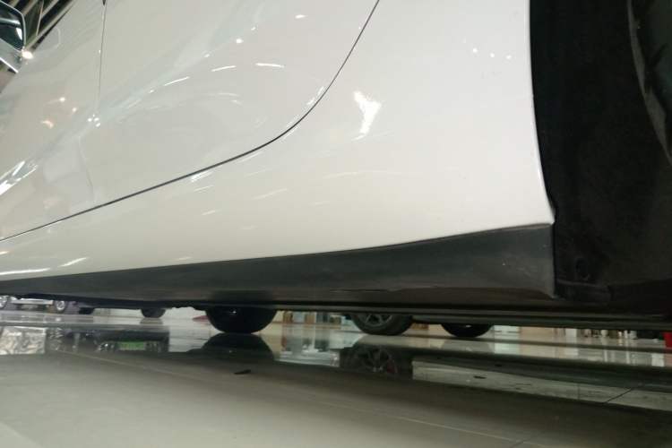 Used Tesla Model 3 2019 Standard Range Rear-Wheel Drive Upgraded Version (52 kWh) Left Side Sill