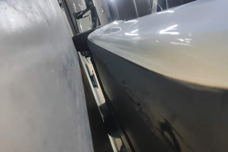 Used Tesla Model 3 2019 Standard Range Rear-Wheel Drive Upgraded Version (60 kWh) Left Side Sill