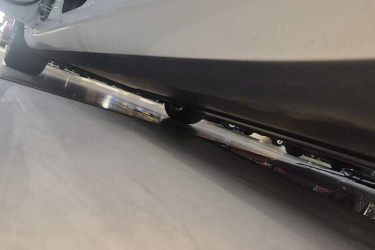 Used Tesla Model 3 2019 Standard Range Rear-Drive Upgraded Version Left Side Sill
