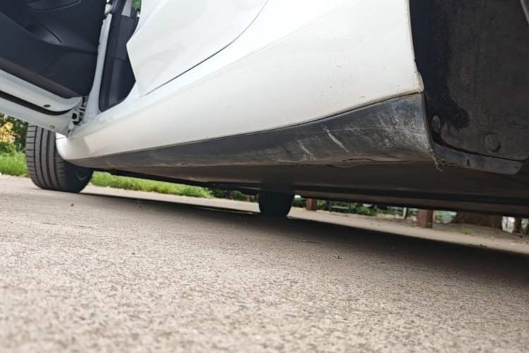 Used Tesla Model 3 2019 Standard Range Rear-Wheel Drive Upgraded Version (52 kWh) Left Side Sill