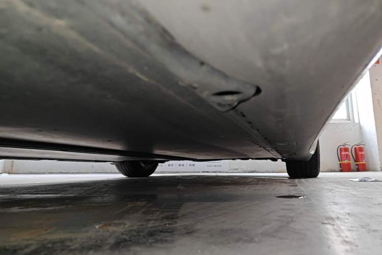 Used Tesla Model 3 2019 Standard Range Rear-Wheel Drive Upgraded Version (60 kWh) Left Side Sill