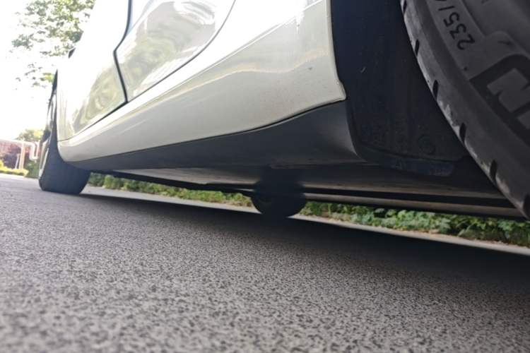 Used Tesla Model 3 2019 Standard Range Rear-Wheel Drive Upgraded Version (52 kWh) Left Side Sill