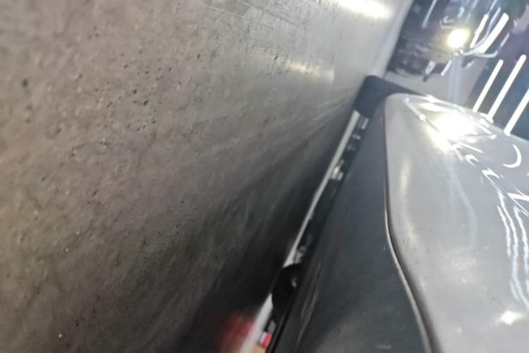 Used Tesla Model 3 2019 Long-Range Rear-Wheel-Drive Version Left Side Sill