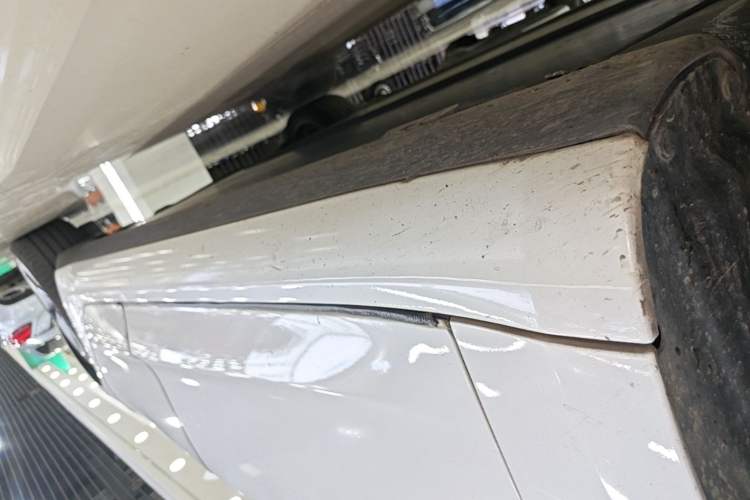 Used Tesla Model 3 2019 Standard Range Rear-Wheel Drive Upgraded Version (60 kWh) Left Side Sill