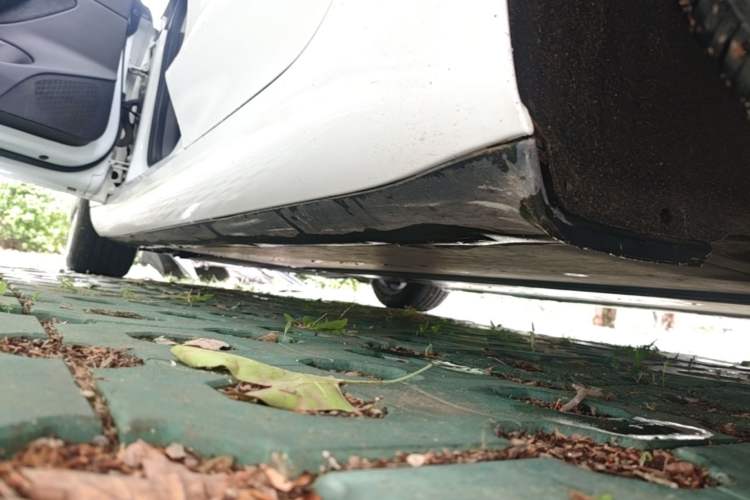 Used Tesla Model 3 2019 Long-Range All-Wheel-Drive Version Left Side Sill