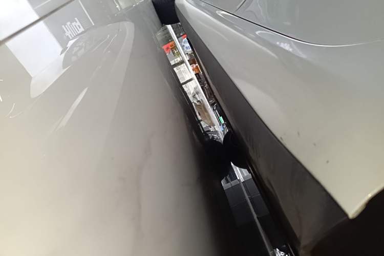 Used Tesla Model 3 2019 Long-Range All-Wheel-Drive Version Left Side Sill