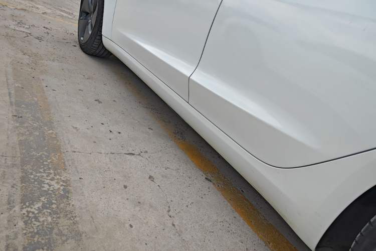 Used Tesla Model 3 2019 Long-Range All-Wheel-Drive Version Left Side Sill