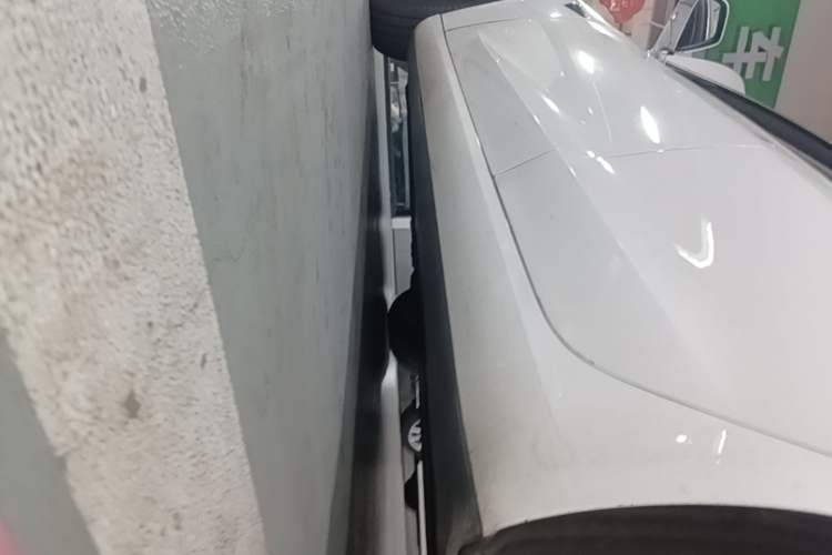 Used Tesla Model 3 2019 Long-Range Rear-Wheel-Drive Version Left Side Sill