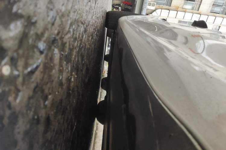 Used Tesla Model 3 2019 Long-Range All-Wheel-Drive Version Left Side Sill