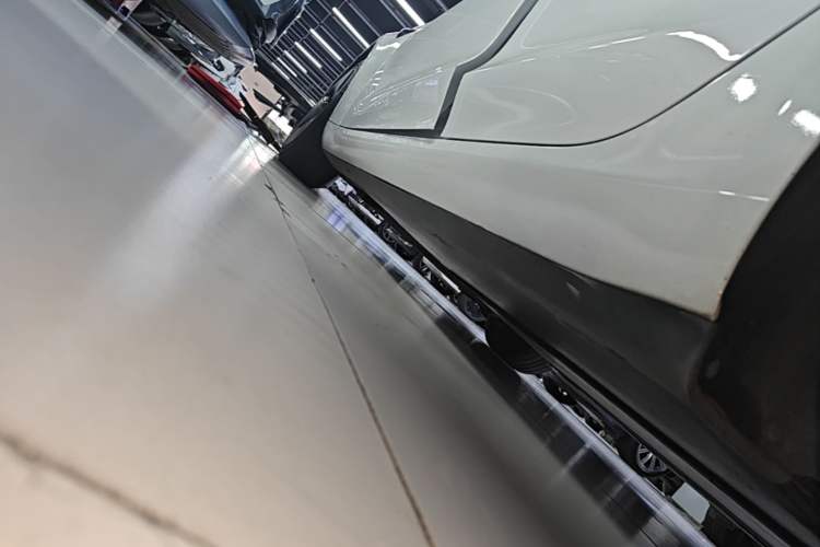 Used Tesla Model 3 2019 Long-Range Rear-Wheel-Drive Version Left Side Sill