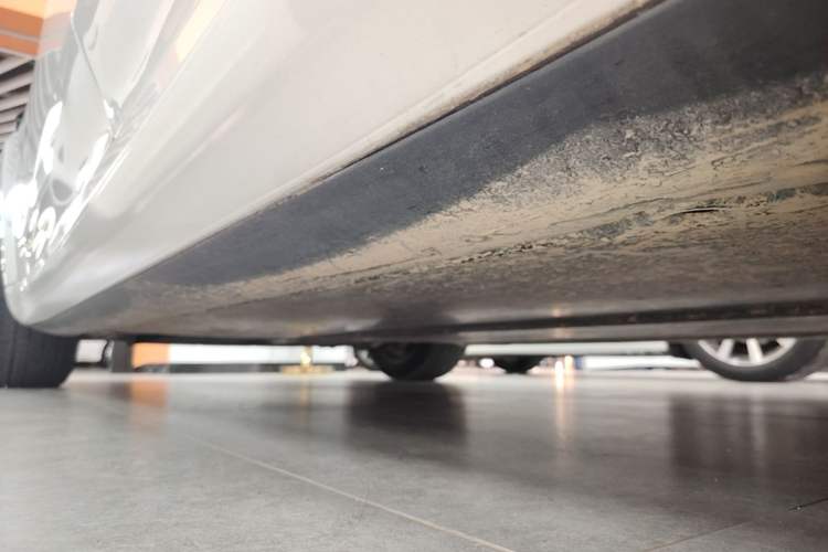 Used Tesla Model 3 2019 Standard Range Rear-Drive Upgraded Version Left Side Sill