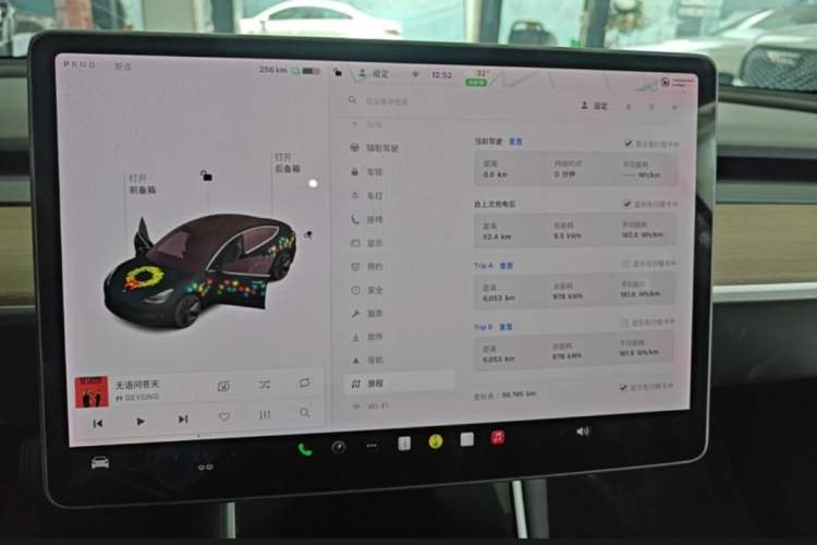 Used Tesla Model 3 2019 Long-Range Rear-Wheel-Drive Version Odometer Close Up