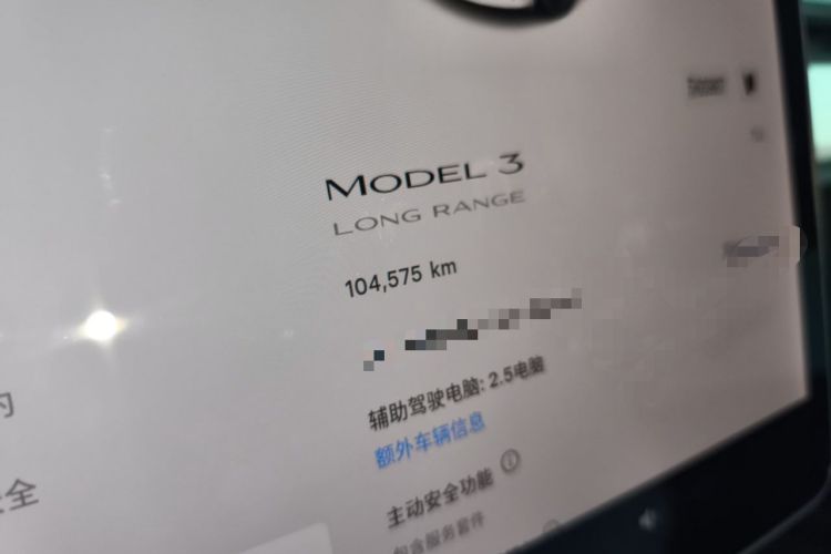 Used Tesla Model 3 2019 Long-Range Rear-Wheel-Drive Version Odometer Close Up