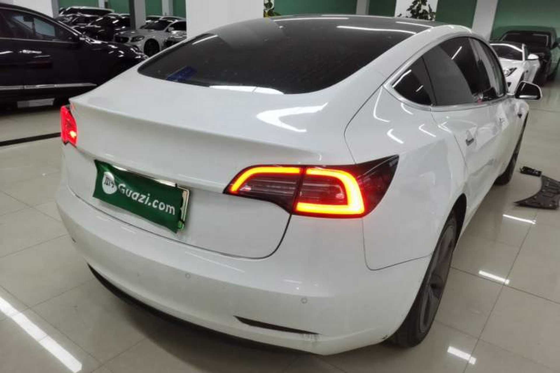 Used Tesla Model 3 2019 Standard Range Rear-Wheel Drive Upgraded Version (60 kWh) Rear Right 45 Deg