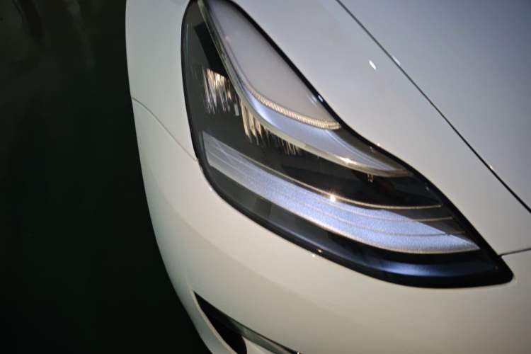 Used Tesla Model 3 2019 Long-Range All-Wheel-Drive Version Right Front Headlight