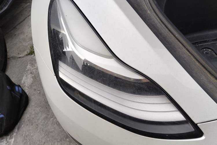 Used Tesla Model 3 2019 Standard Range Rear-Wheel Drive Upgraded Version (60 kWh) Right Front Headlight