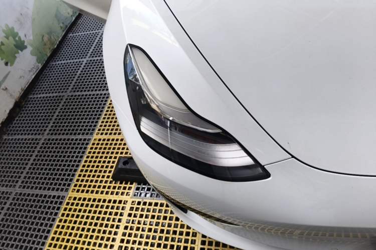 Used Tesla Model 3 2019 Standard Range Rear-Wheel Drive Upgraded Version (52 kWh) Right Front Headlight