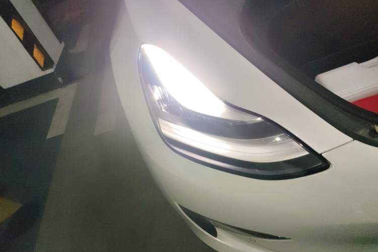 Used Tesla Model 3 2019 Long-Range Rear-Wheel-Drive Version Right Front Headlight