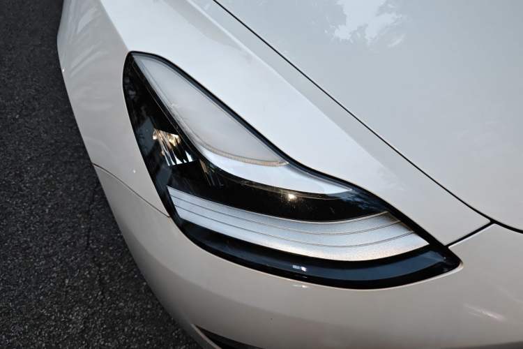 Used Tesla Model 3 2019 Long-Range All-Wheel-Drive Version Right Front Headlight