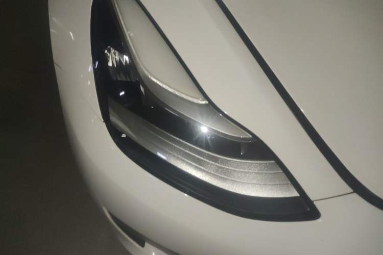 Used Tesla Model 3 2019 Long-Range All-Wheel-Drive Version Right Front Headlight