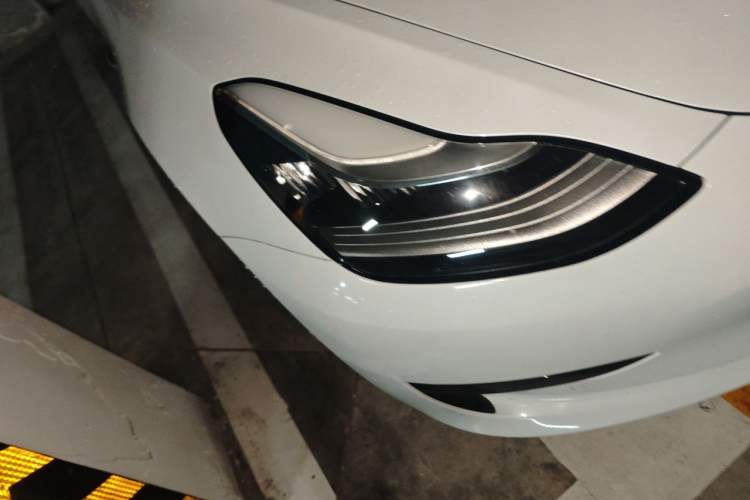 Used Tesla Model 3 2019 Standard Range Rear-Wheel Drive Upgraded Version (52 kWh) Right Front Headlight