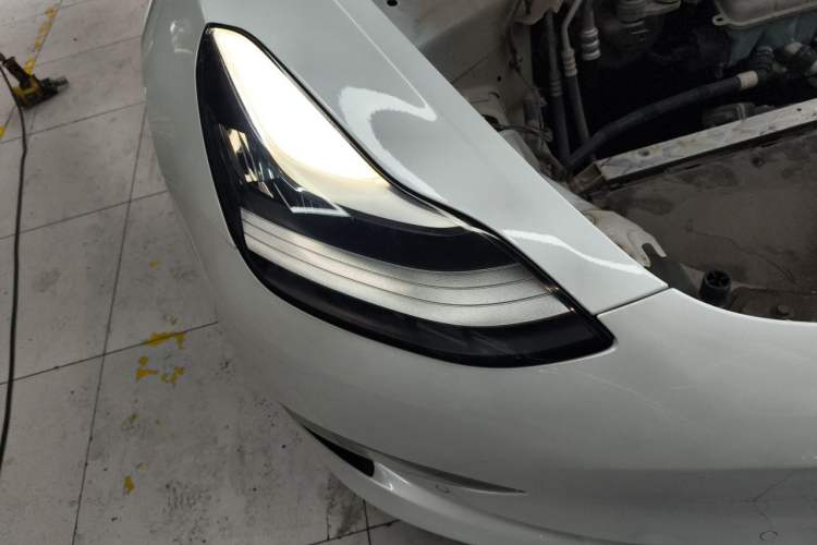 Used Tesla Model 3 2019 Long-Range Rear-Wheel-Drive Version Right Front Headlight