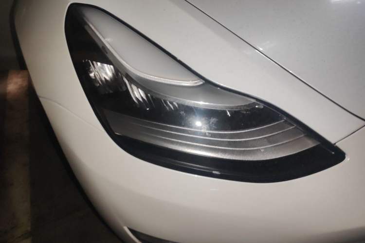Used Tesla Model 3 2019 Long-Range Rear-Wheel-Drive Version Right Front Headlight