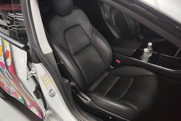 Used Tesla Model 3 2019 Long-Range All-Wheel-Drive Version Right Front Seat