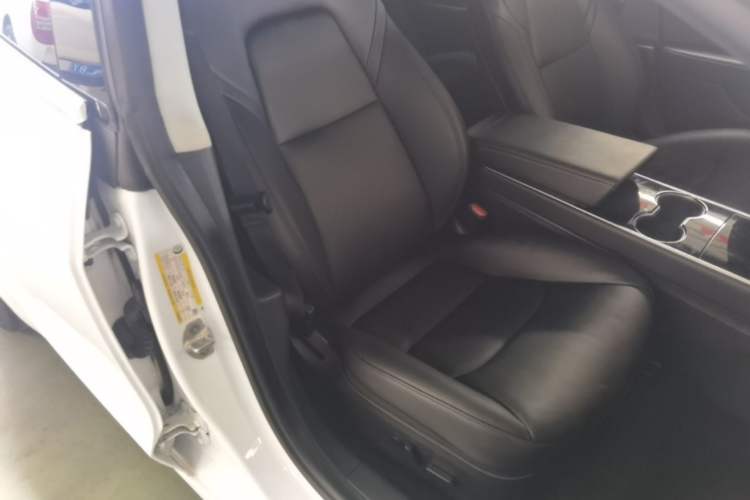 Used Tesla Model 3 2019 Standard Range Rear-Wheel Drive Upgraded Version (60 kWh) Right Front Seat