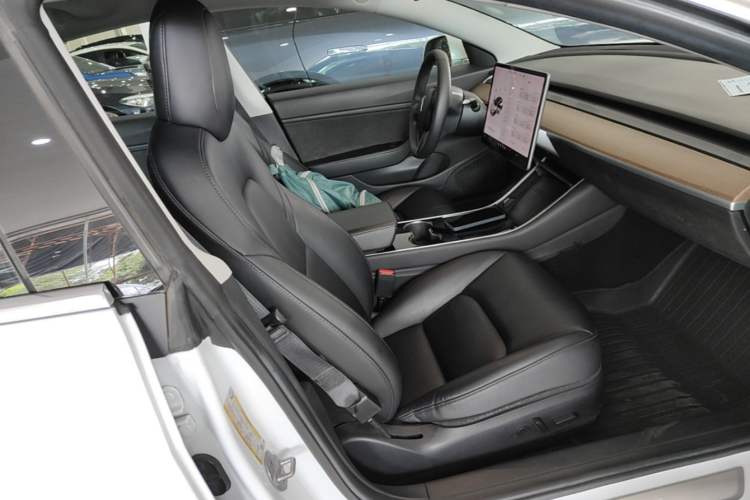 Used Tesla Model 3 2019 Standard Range Rear-Wheel Drive Upgraded Version (60 kWh) Right Front Seat