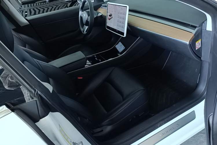 Used Tesla Model 3 2019 Standard Range Rear-Wheel Drive Upgraded Version (60 kWh) Right Front Seat