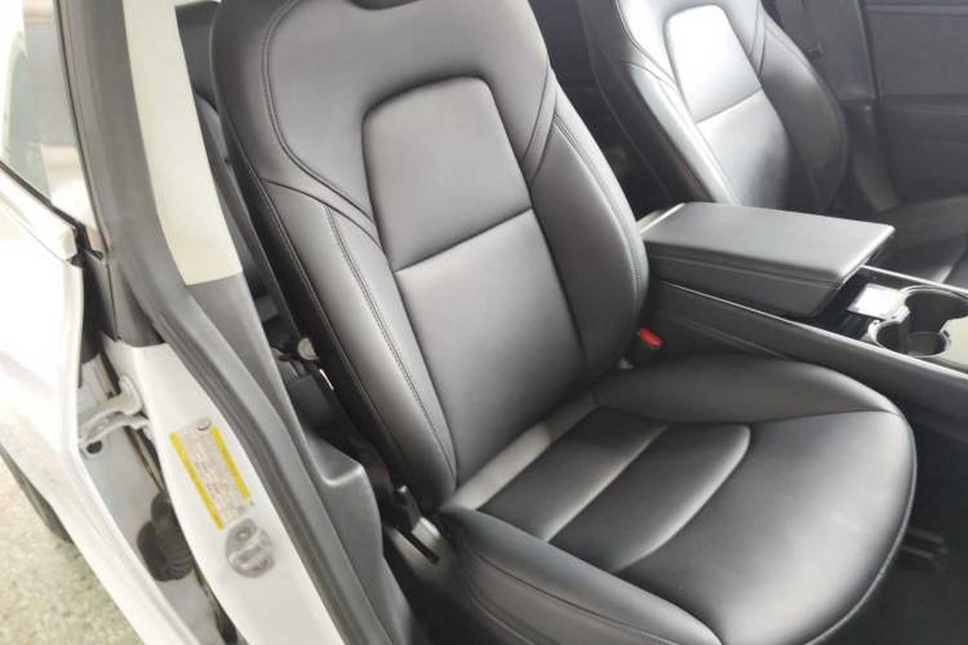 Used Tesla Model 3 2019 Standard Range Rear-Wheel Drive Upgraded Version (60 kWh) Right Front Seat