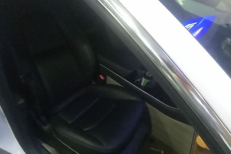 Used Tesla Model 3 2019 Long-Range Rear-Wheel-Drive Version Right Front Seat