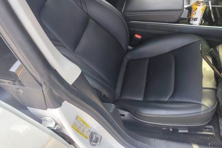 Used Tesla Model 3 2019 Standard Range Rear-Wheel Drive Upgraded Version (52 kWh) Right Front Seat