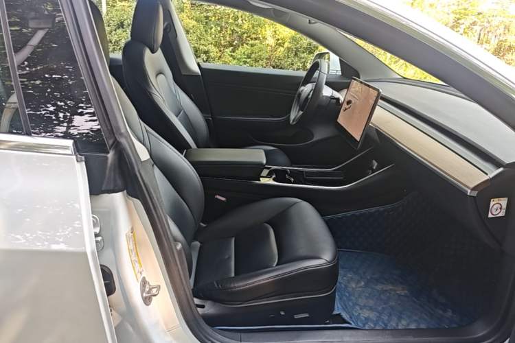 Used Tesla Model 3 2019 Standard Range Rear-Wheel Drive Upgraded Version (52 kWh) Right Front Seat