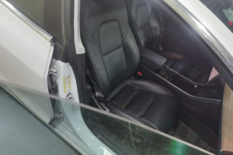 Used Tesla Model 3 2019 Standard Range Rear-Wheel Drive Upgraded Version (60 kWh) Right Front Seat