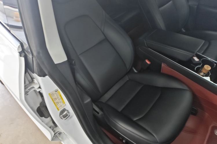 Used Tesla Model 3 2019 Long-Range Rear-Wheel-Drive Version Right Front Seat