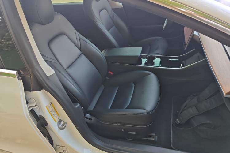 Used Tesla Model 3 2019 Long-Range All-Wheel-Drive Version Right Front Seat