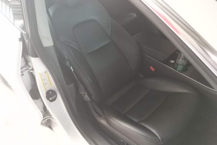 Used Tesla Model 3 2019 Standard Range Rear-Drive Upgraded Version Right Front Seat