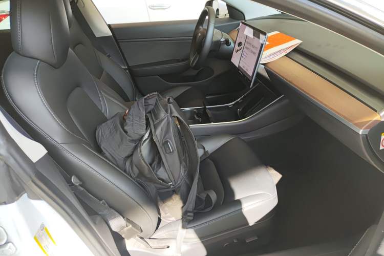 Used Tesla Model 3 2019 Standard Range Rear-Wheel Drive Upgraded Version (52 kWh) Right Front Seat