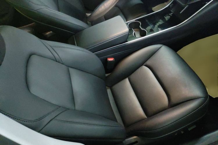 Used Tesla Model 3 2019 Standard Range Rear-Wheel Drive Upgraded Version (60 kWh) Right Front Seat